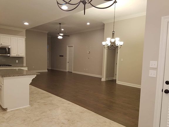 3rd image of 10371 Fountain Ln