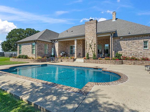 5th image of 651 Oak Grove Way