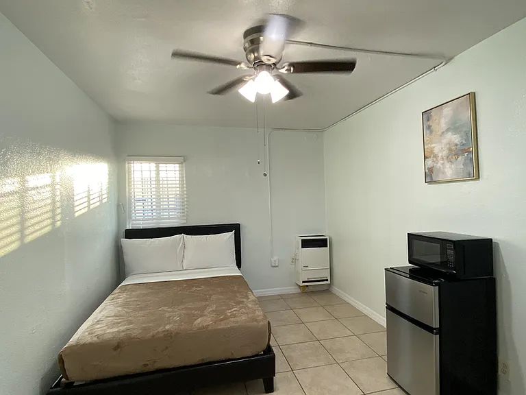 960 E Jefferson Blvd — Photo 14
