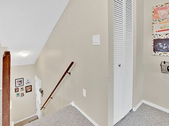 3rd image of 26 Nassau Dr