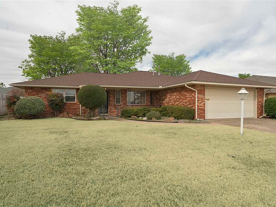 1st image of 304 NW Tanglewood Ln