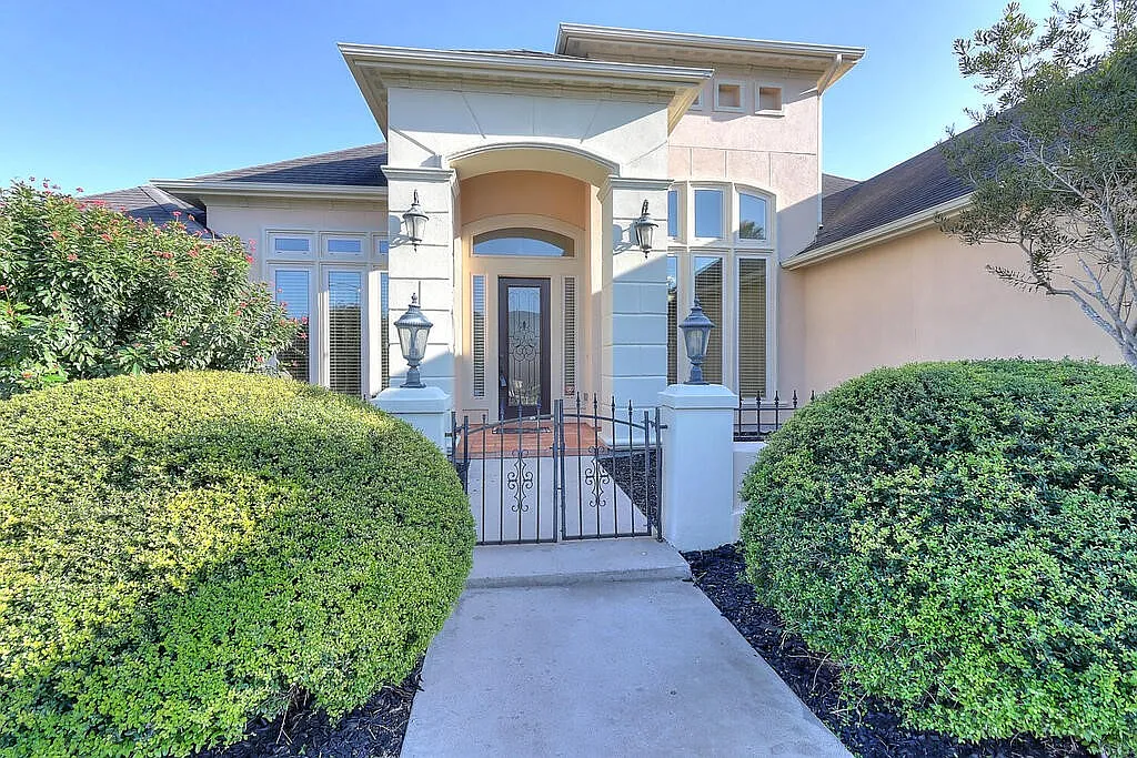3 bed, 2.5 bath, 2577 sqft, $3,345 — Photo 3