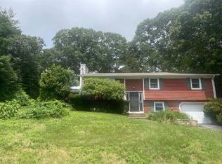 51 Beachwood Dr, North Kingstown, RI 02852