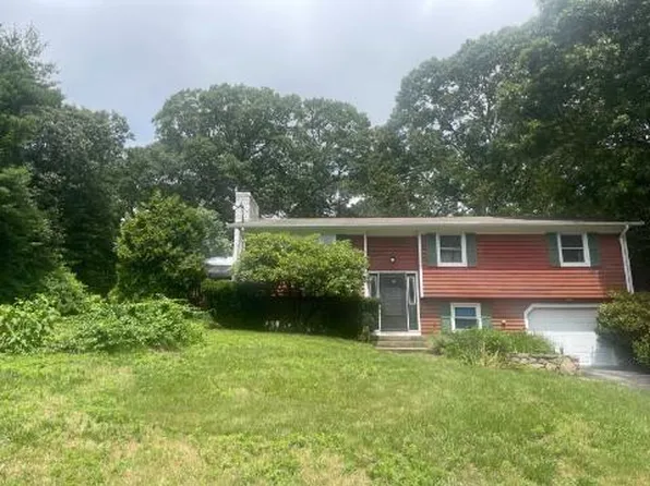 51 Beachwood Dr, North Kingstown, RI 02852