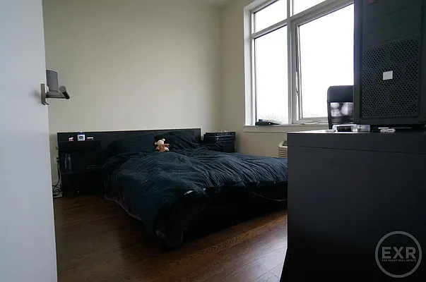 Rented by EXR | media 9