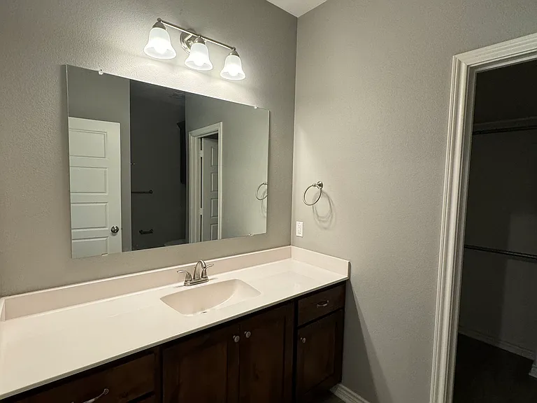 572 Ivy Ln — Photo 16