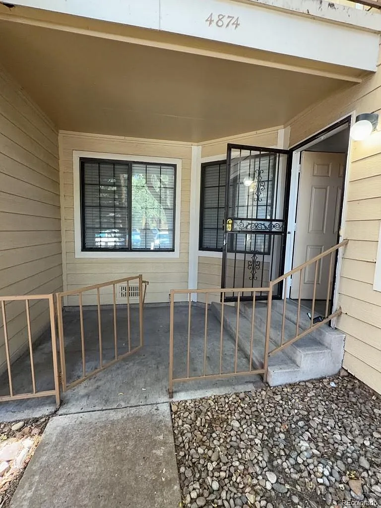 1 bed, 1.0 bath, 745 sqft, $1,695 — Photo 1