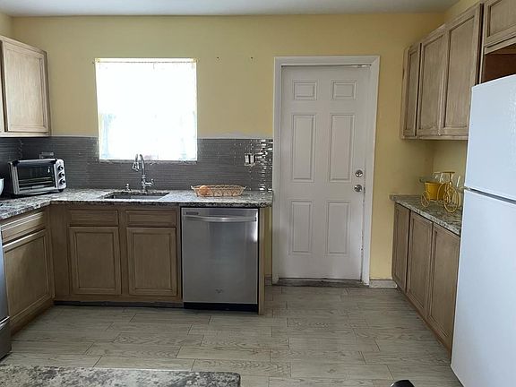 4th image of 407 S E Street
