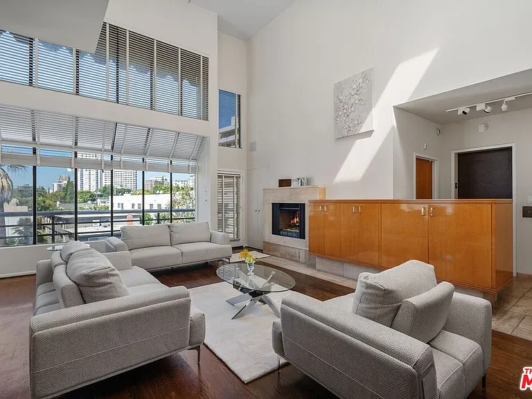 1360 S Beverly Glen Blvd #Penthouse 301 — Photo 1