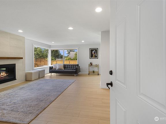 2nd image of 1831 Park Avenue