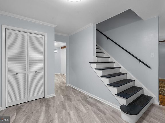 3rd image of 19 Norris Run Ct