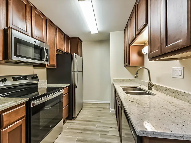 1860 White Oak Dr #245 — Photo 6