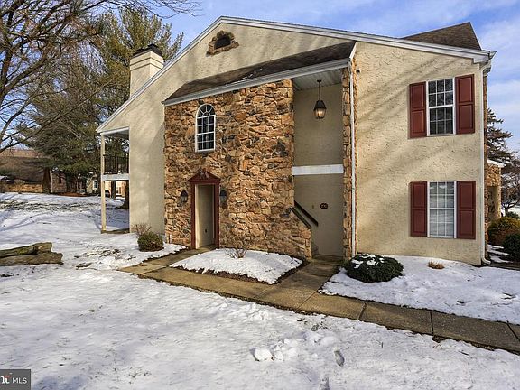 2nd image of 190 Oak Knoll Cir