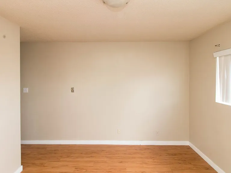 645 Lime Ave — Photo 13