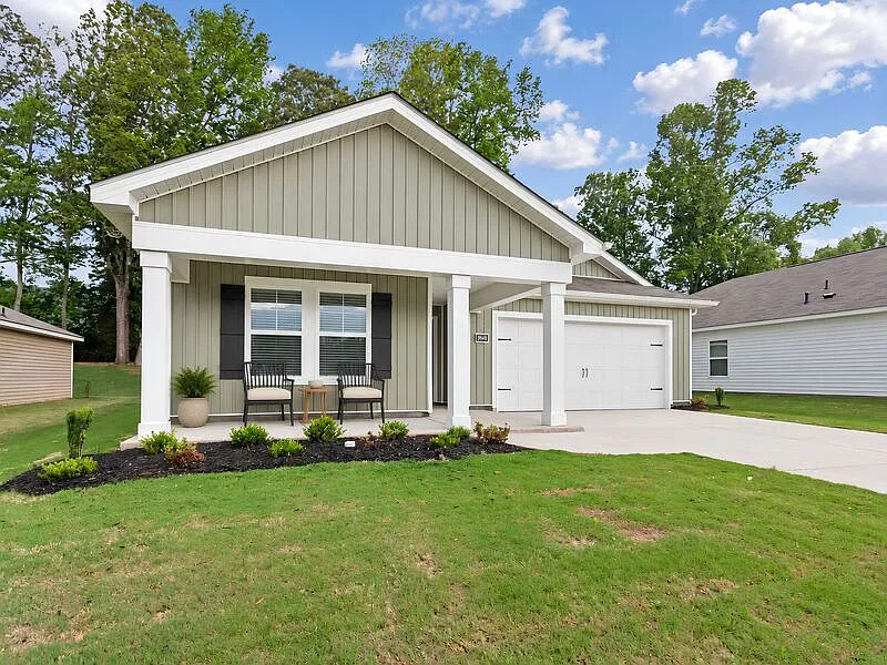 5 bed, 3.0 bath, 2016 sqft, $1,995 — Photo 1