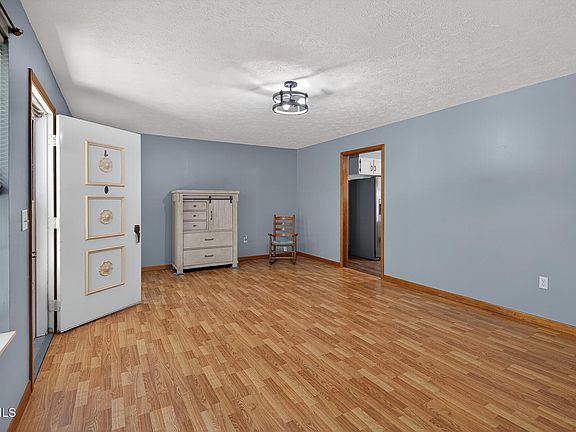 5th image of 458 Warford Rd