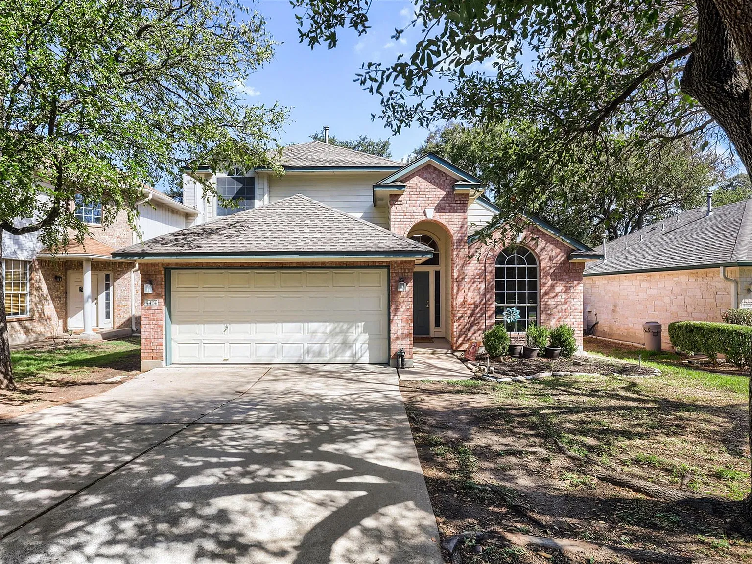 3 bed, 2.5 bath, 1957 sqft, $2,500 — Photo 1