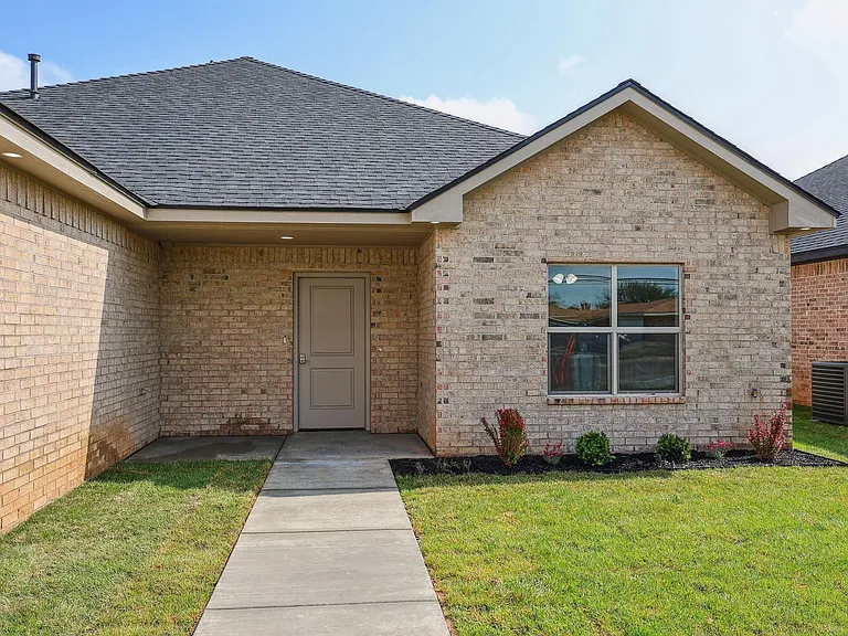 4709 Scotty Dr — Photo 2