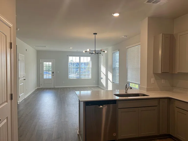 273 Hazel Ln #MAIN — Photo 3