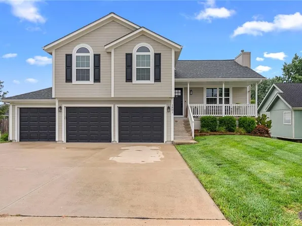 1801 Gunner Ave, Greenwood, MO 64034