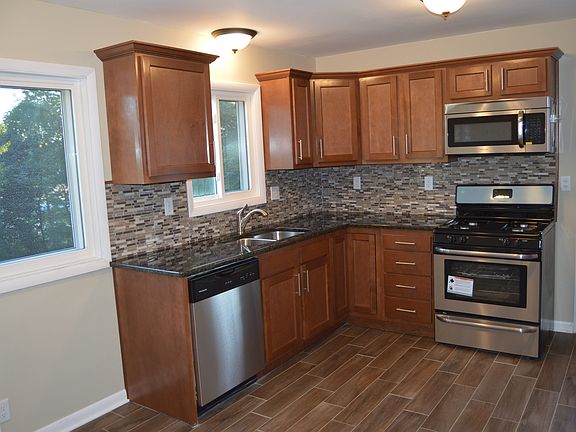 3rd image of 3675 Argonne St
