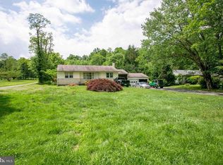 30 Red Corner Rd, Douglassville, PA 19518