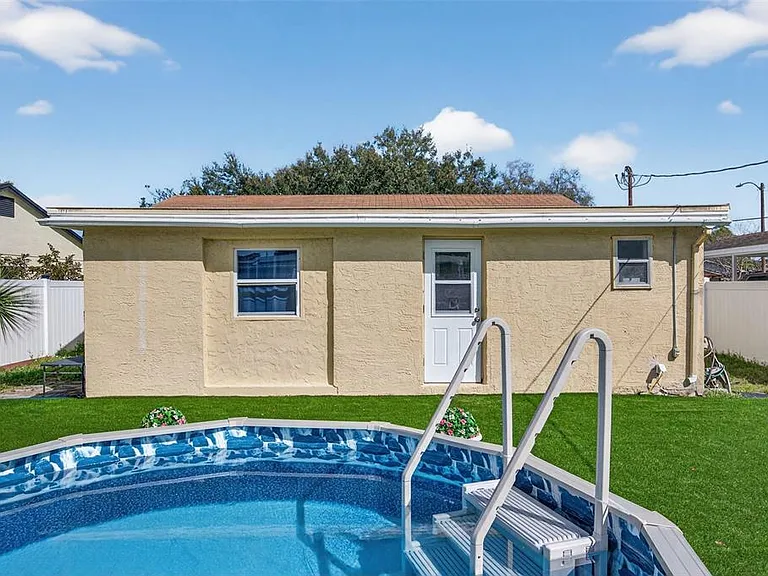 5900 Cypress St N — Photo 31