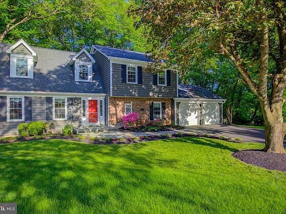3rd image of 9518 Heathwood Ct