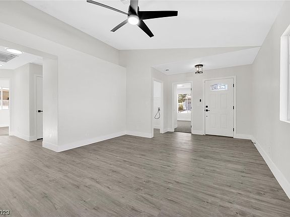 4th image of 6056 Shadow Oak Dr