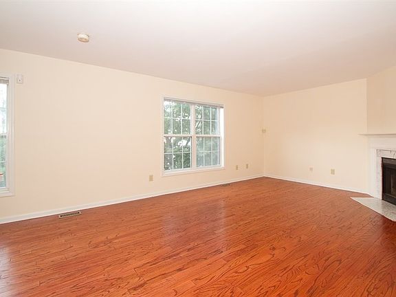 5th image of 3641 Haywood St