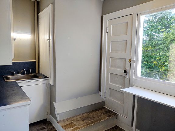 5th image of 434 W Hewitt Ave #2