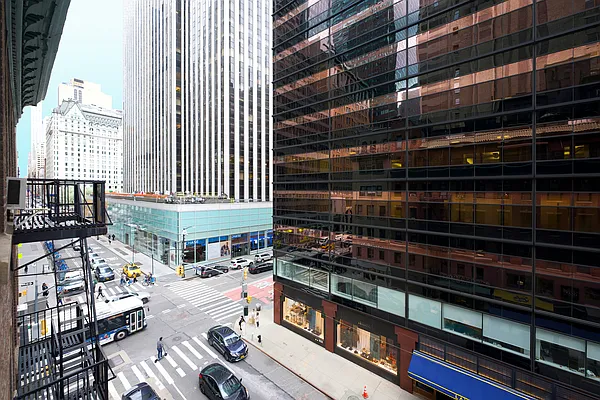 Rented by Buchbinder & Warren | media 10