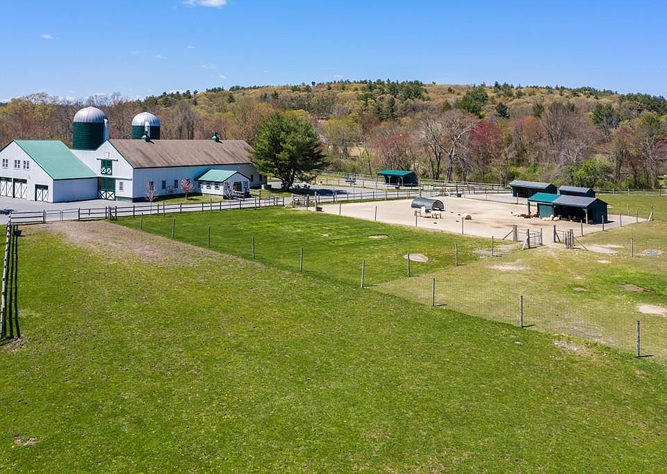 1084 Grove St, Framingham, MA 01701 Zillow