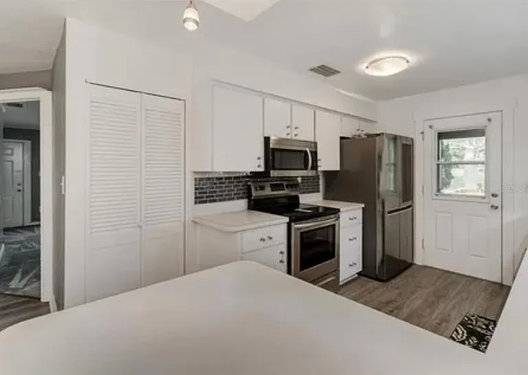 320 S Seminole Ave — Photo 2