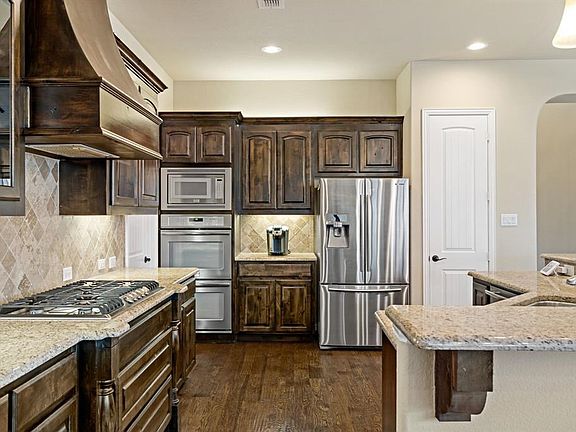 4th image of 6012 Mickelson Way