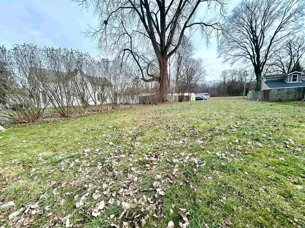 71 W Riverside Dr, Peru, IN 46970