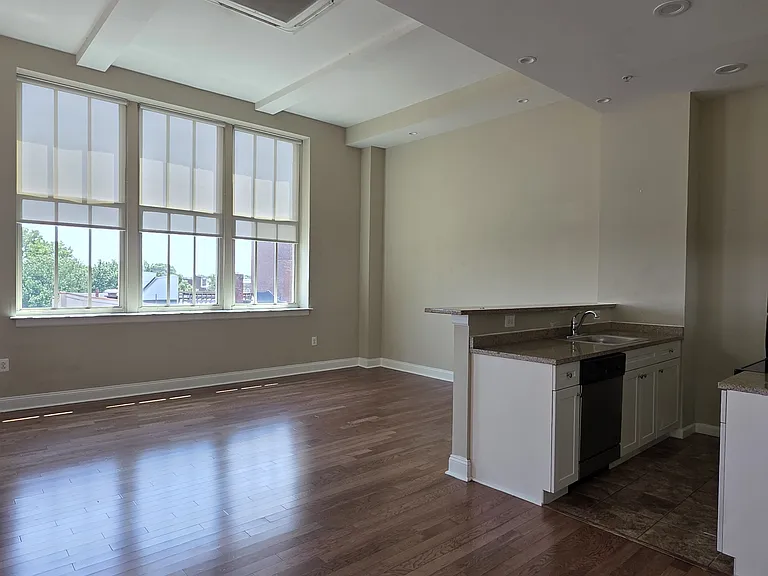 314-22 Walnut St #503 — Photo 6