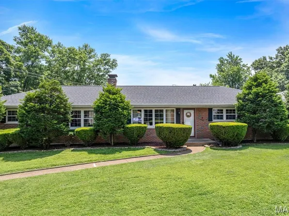 8800 Crest Oak Ln, Saint Louis, MO 63126