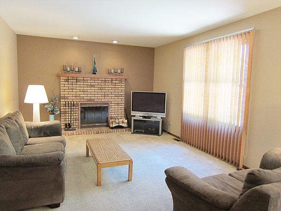 3rd image of 830 S Parkplace Dr
