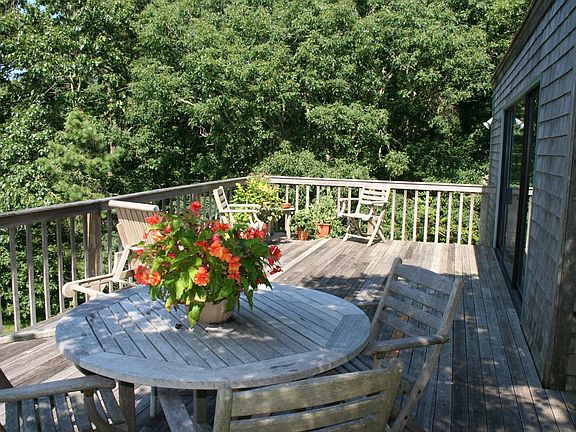 Second story deck