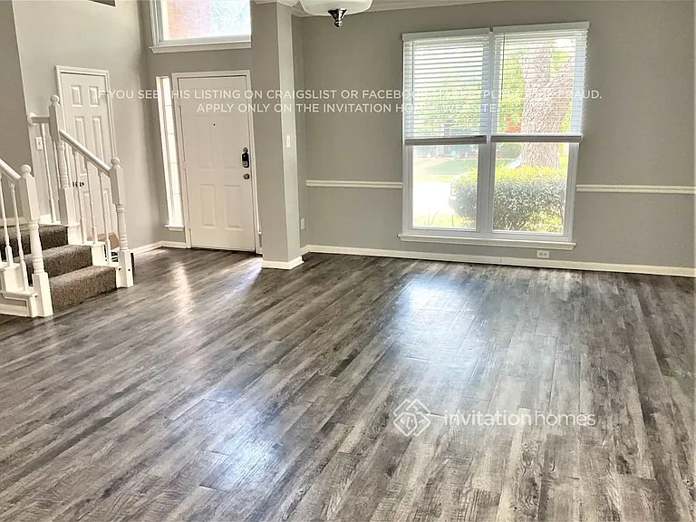 1204 Taylor Ln — Photo 3