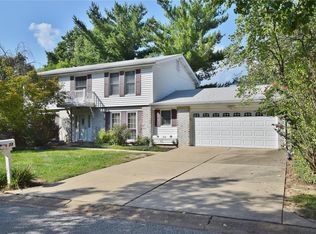 28 Lakemont Dr, Saint Charles, MO 63304