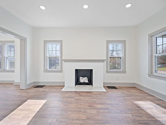 4th image of 1344 Beacon St