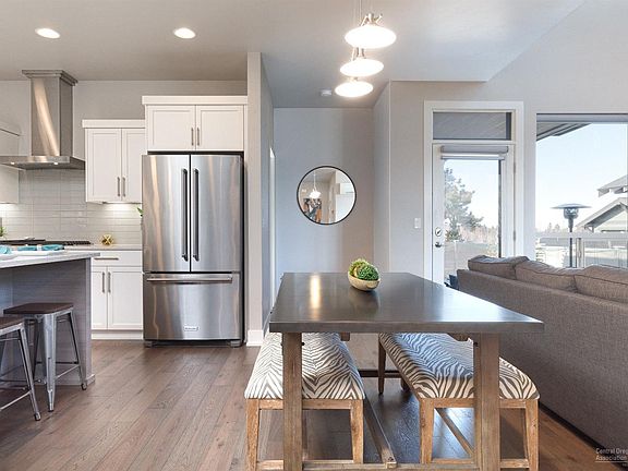 4th image of 61074 SE Echo Lake Ct