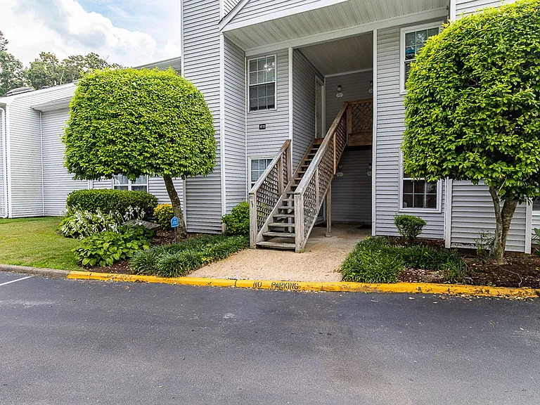 411 Sea Pointe Ct #101 — Photo 3