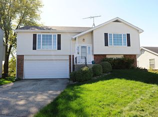 18 Sandalwood Ct, Streamwood, IL 60107