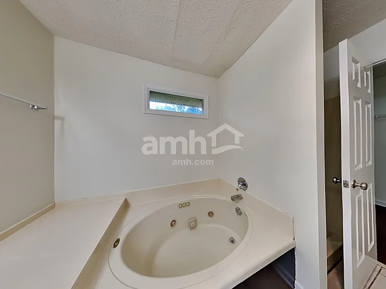 307 Briarwood Ln — Photo 11