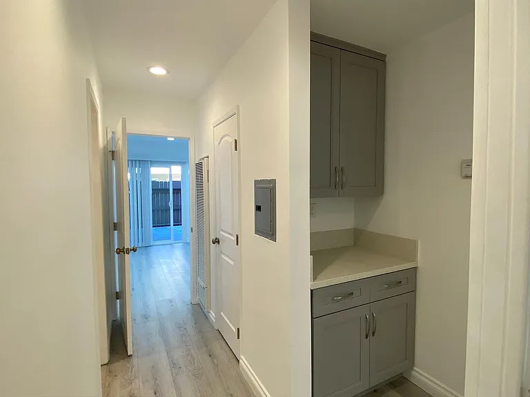513 Avenue G #G — Photo 18