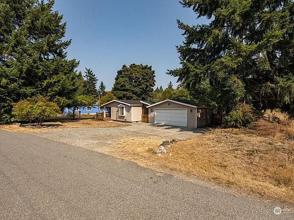 2nd image of 842 Furman Avenue