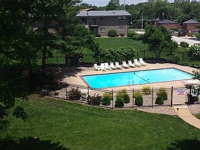 3rd image of 8723 Delmar Blvd APT 2W